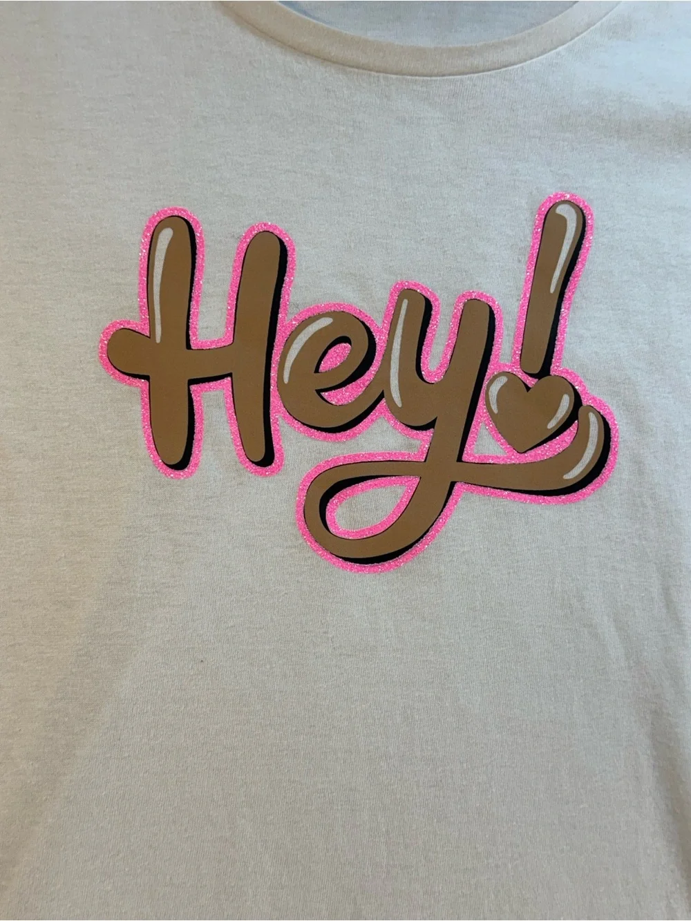 Please Women’s Hey!' Graphic T‑Shirt in White with Pink Accent
